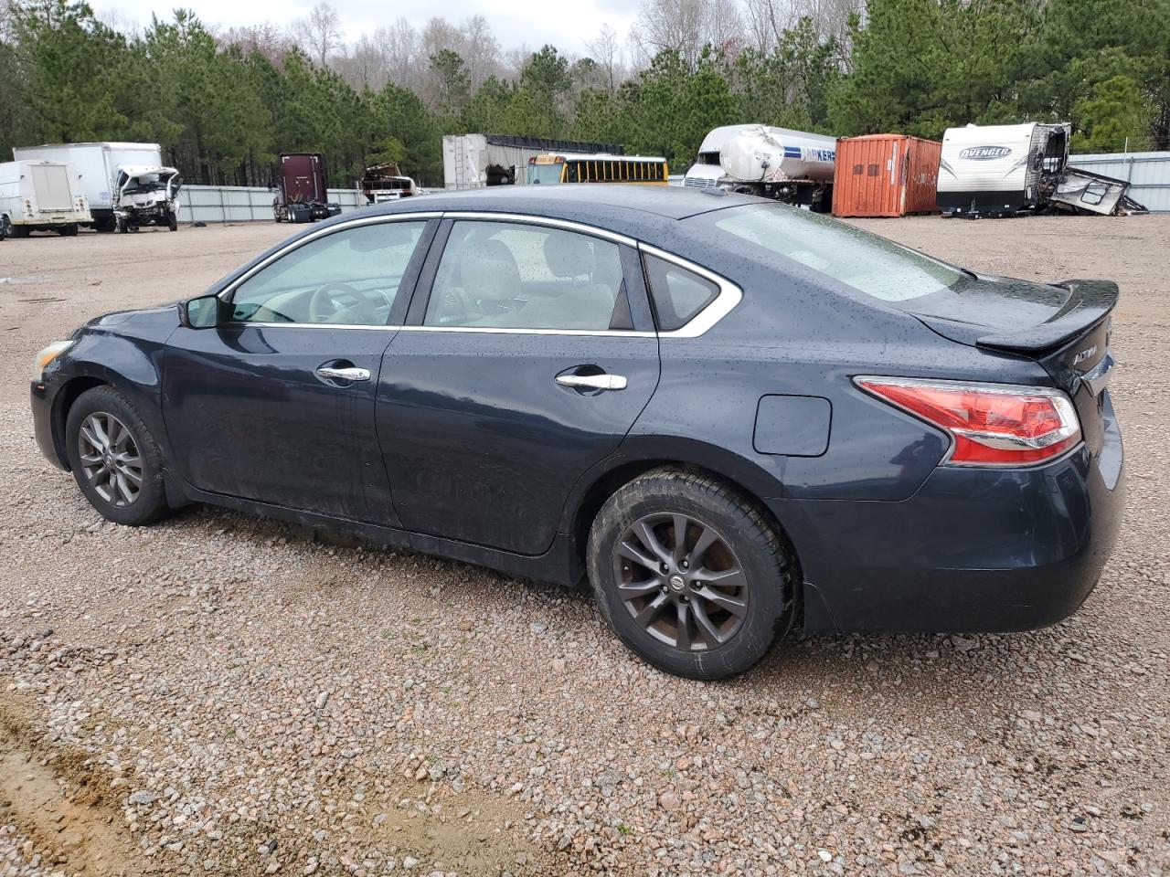 2015 Nissan Altima - Image 2