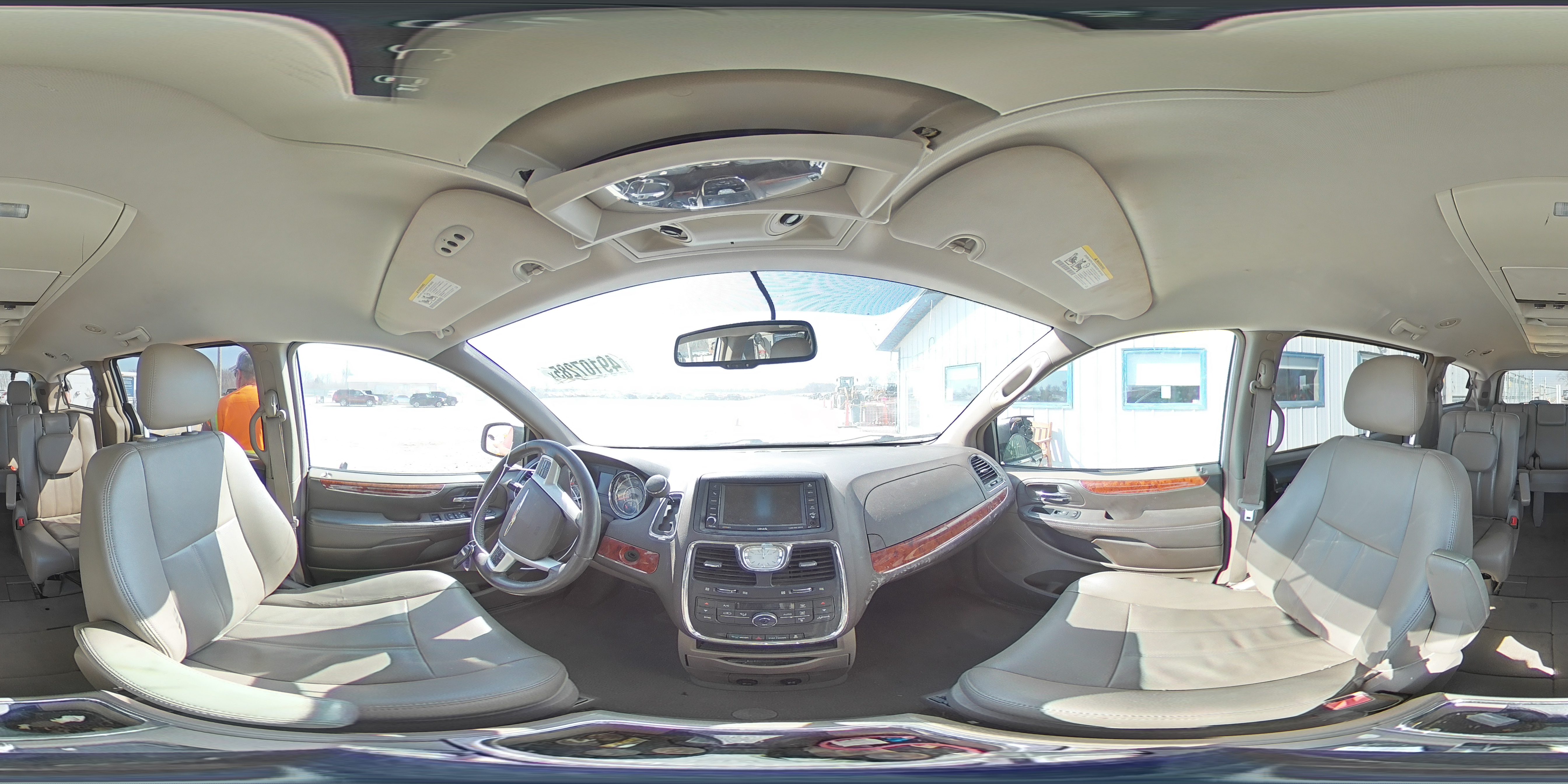 2014 Chrysler Town & Country - Image 15