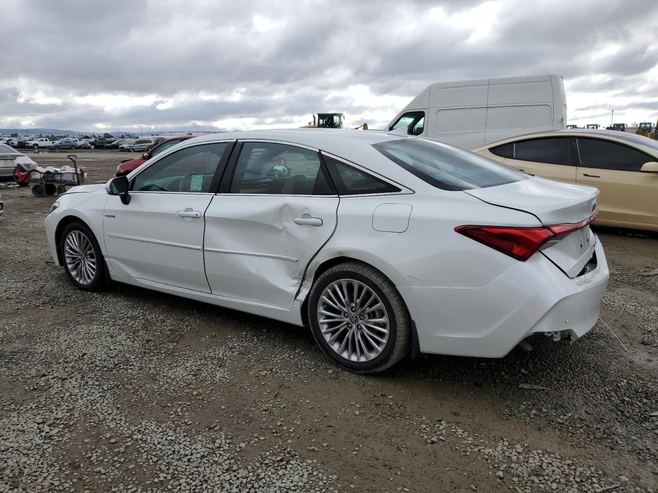 2021 Toyota Avalon - Image 2