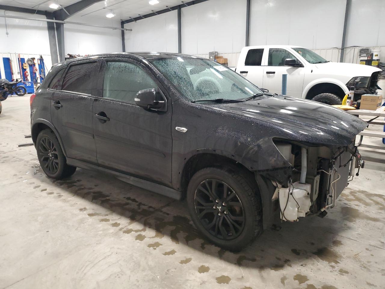 2017 Mitsubishi Outlander - Image 4