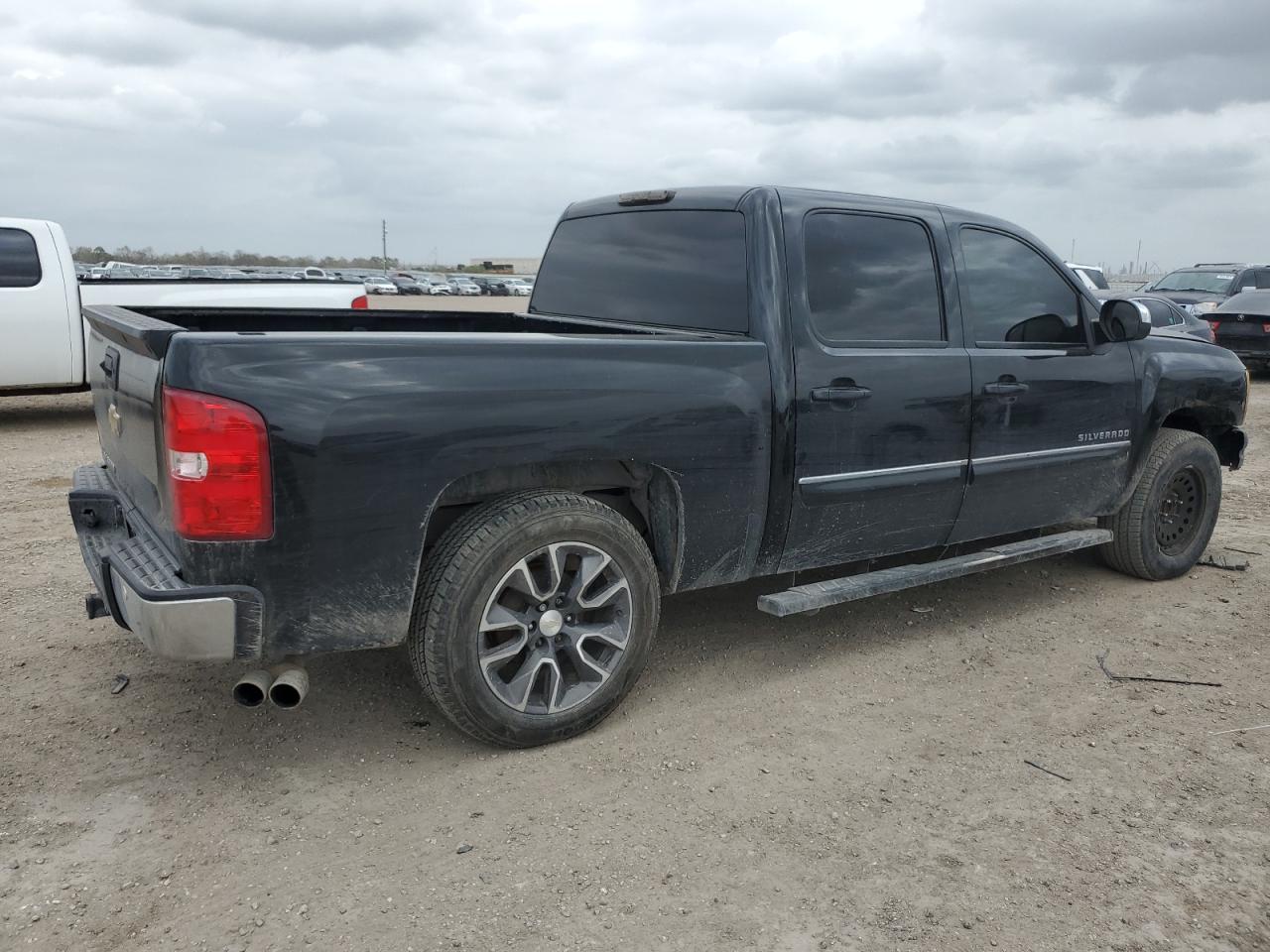 2013 Chevrolet Silverado - Image 3