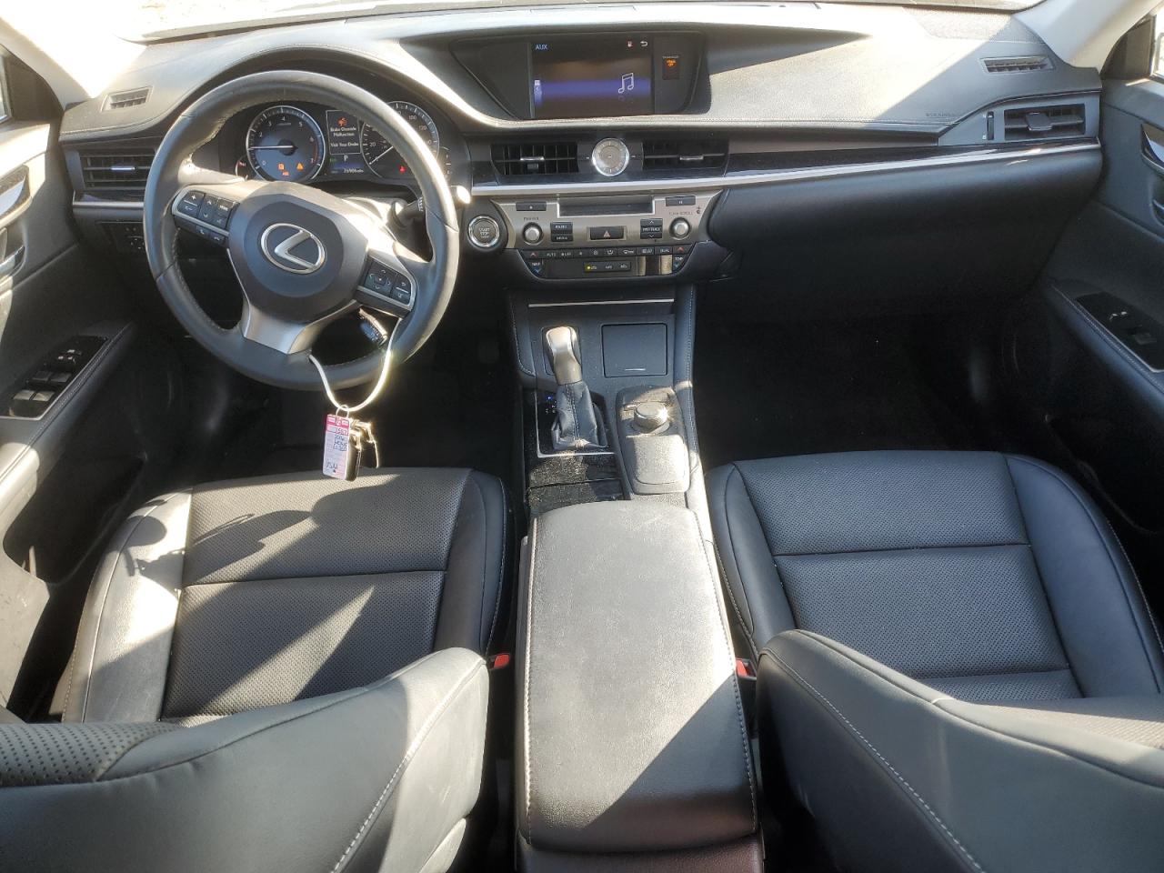 2016 Lexus ES - Image 8