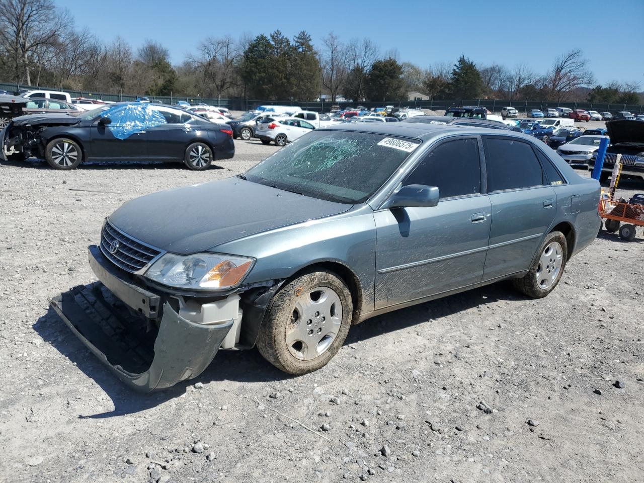 2004 Toyota Avalon Xl for Sale in Madisonville, TN - Front End
