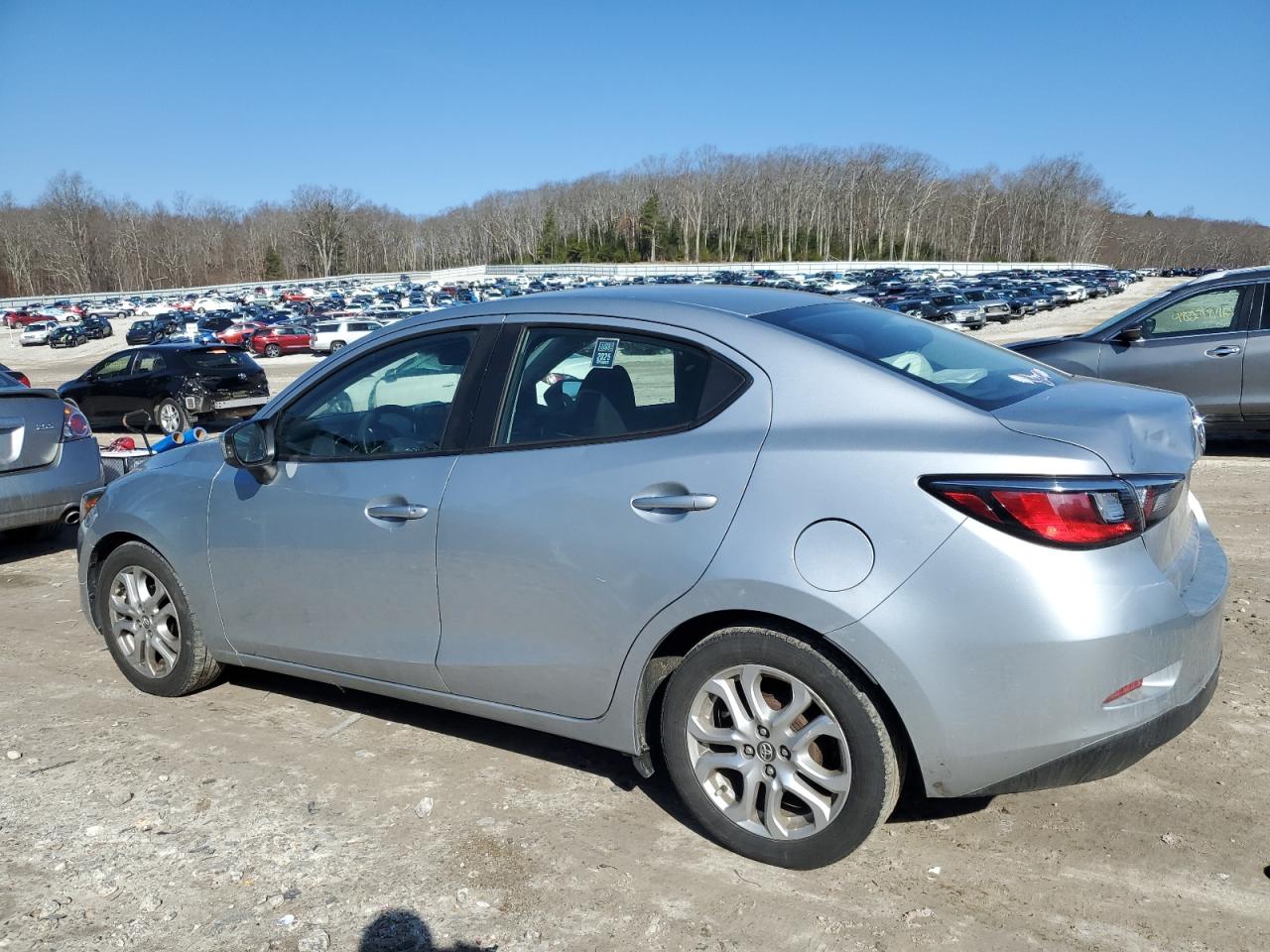2017 Toyota Yaris - Image 2