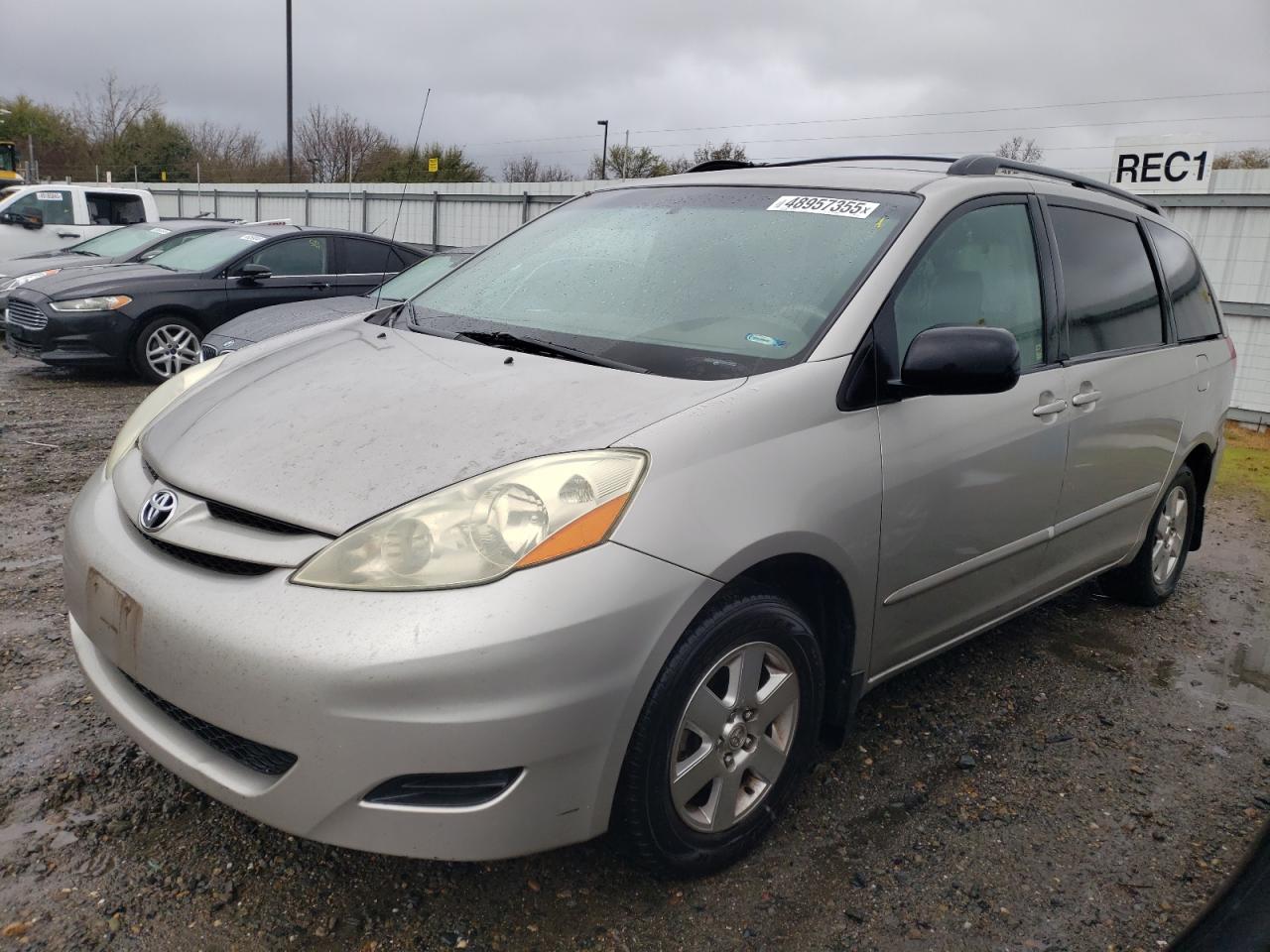 2006 Toyota Sienna - Image 1