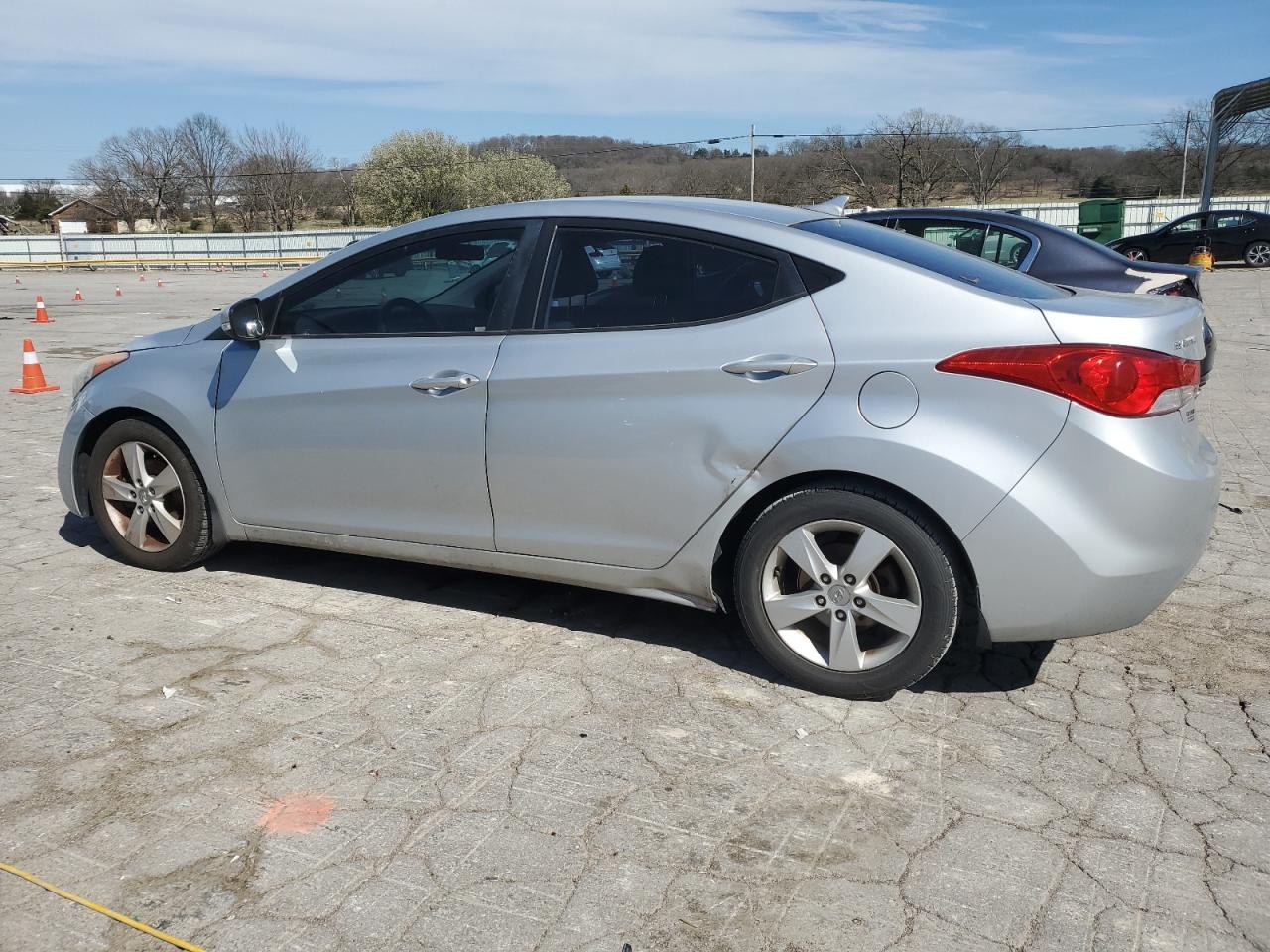 2013 Hyundai Elantra - Image 2