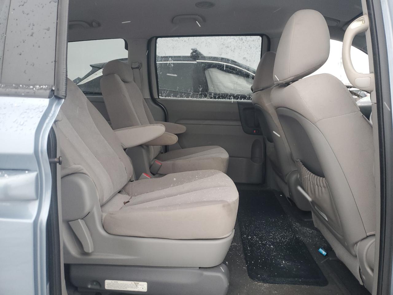 2010 Kia Sedona - Image 11