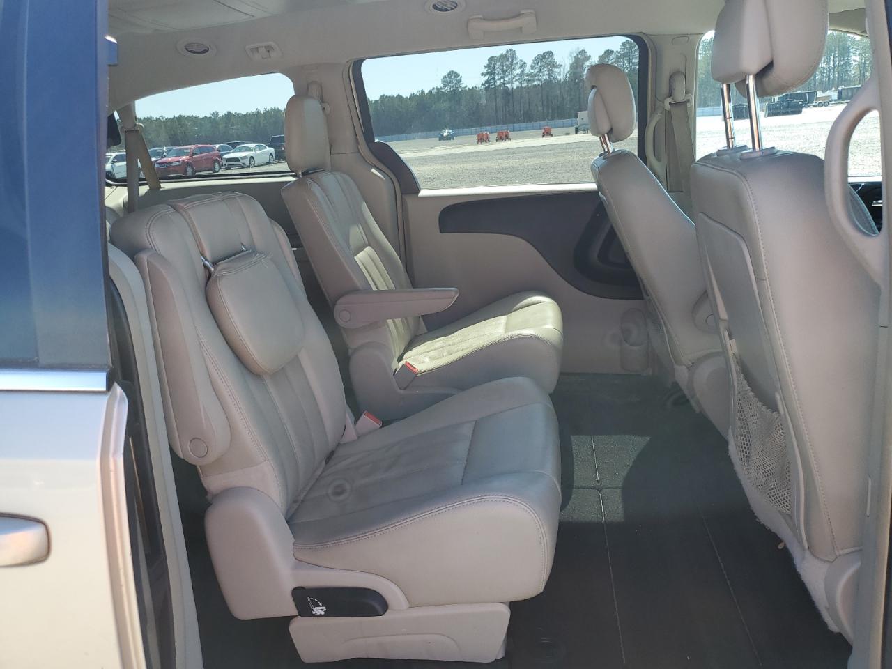 2012 Chrysler Town & Country - Image 11