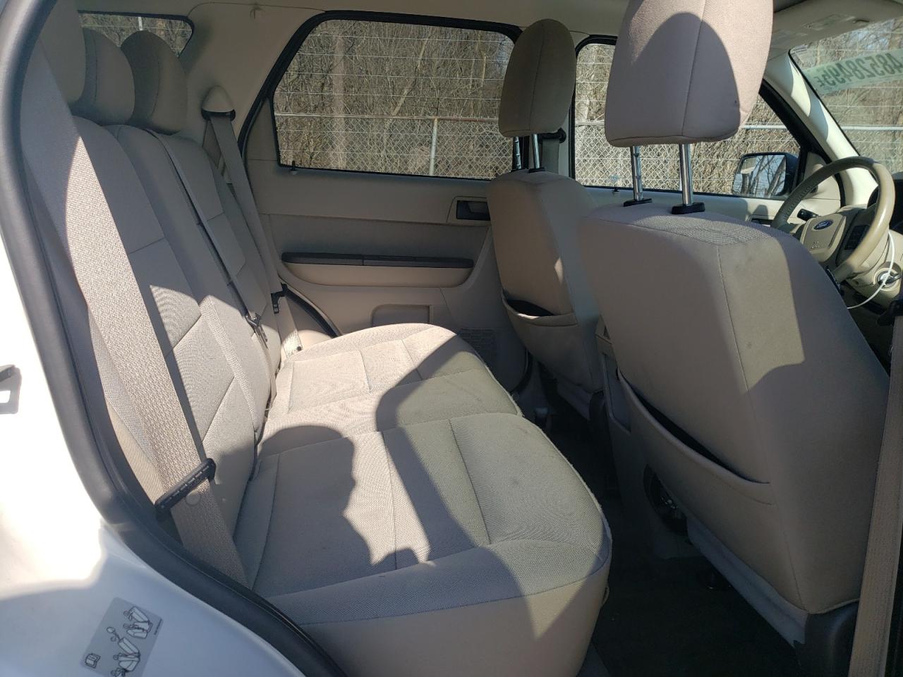 2010 Ford Escape - Image 11