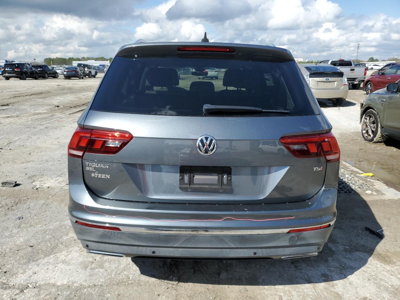 2018 Volkswagen Tiguan - Image 6