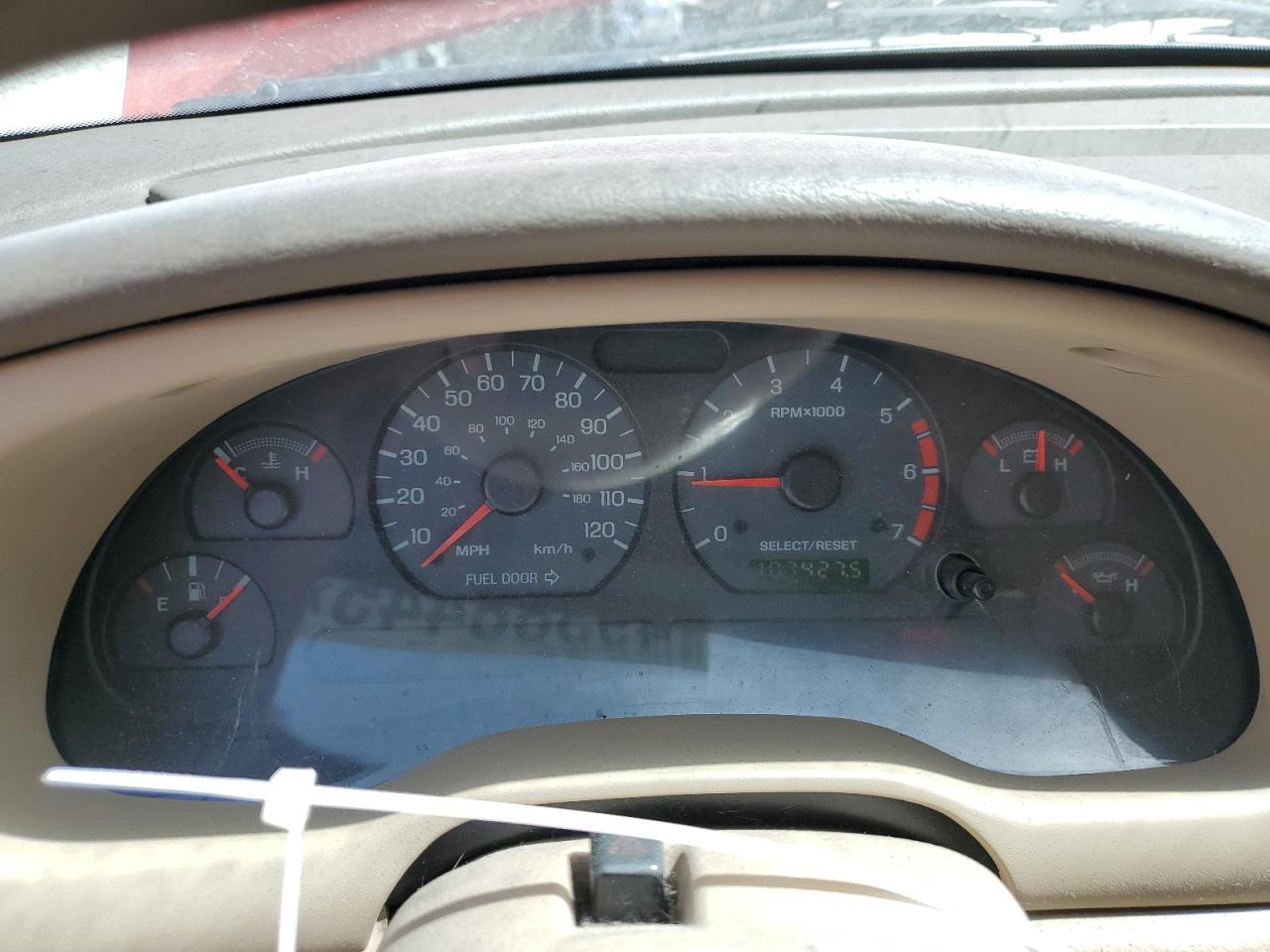 2004 Ford Mustang - Image 9