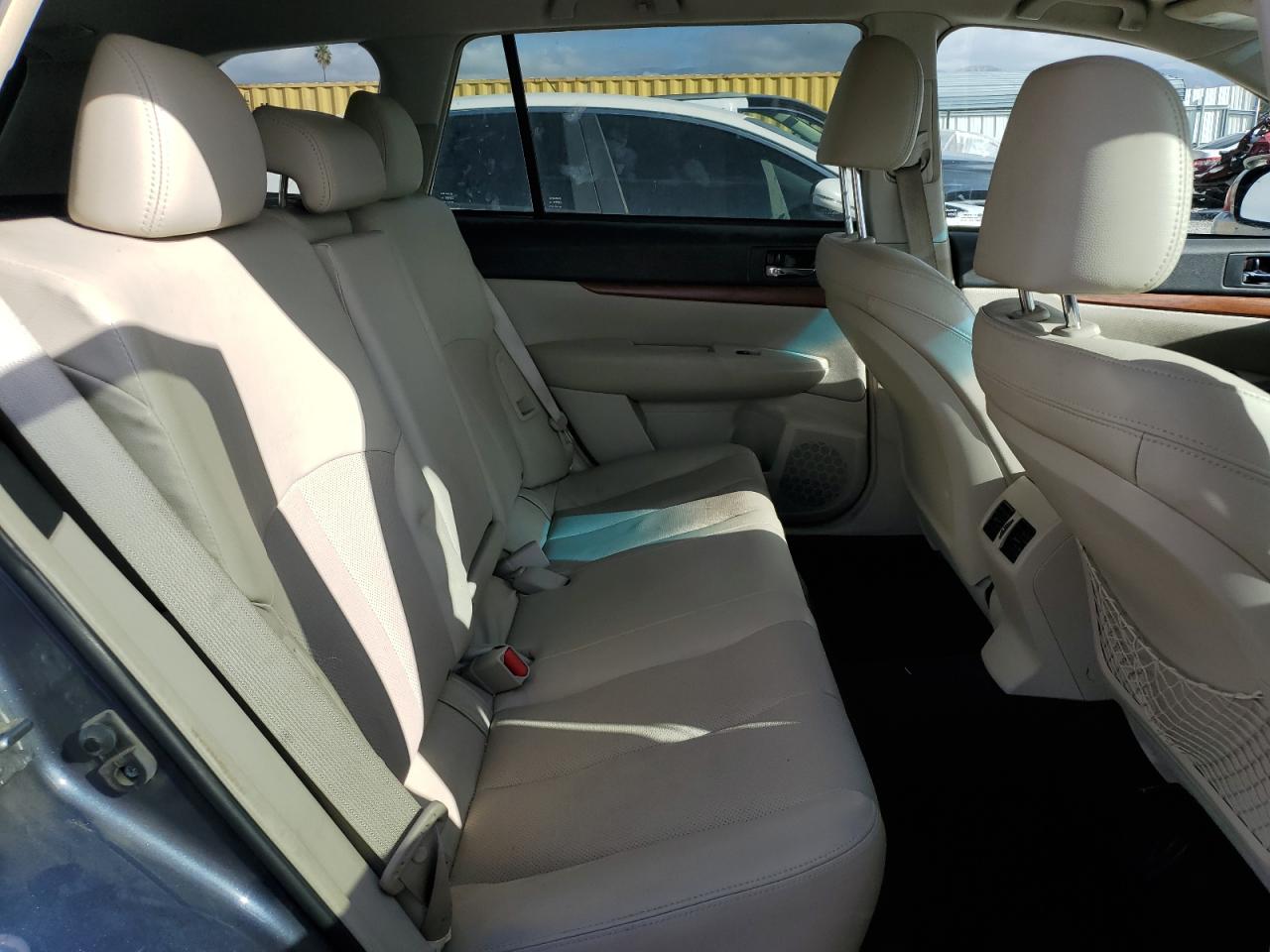 2014 Subaru Outback - Image 11