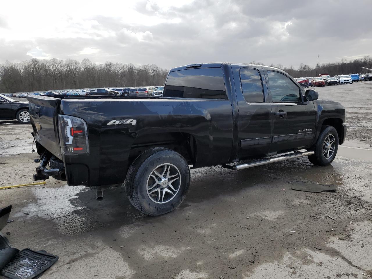 2012 Chevrolet Silverado - Image 3