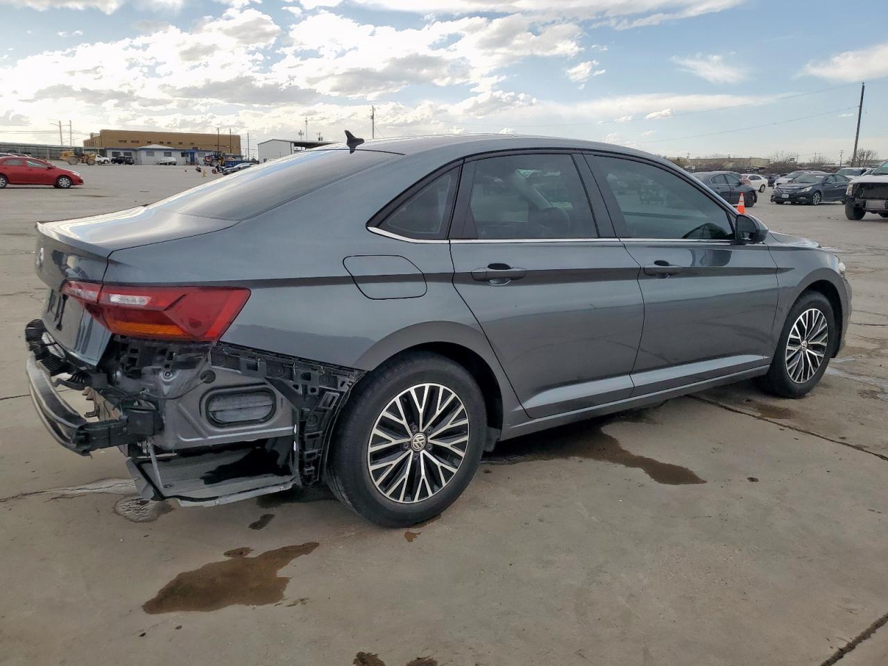 2019 Volkswagen Jetta - Image 3
