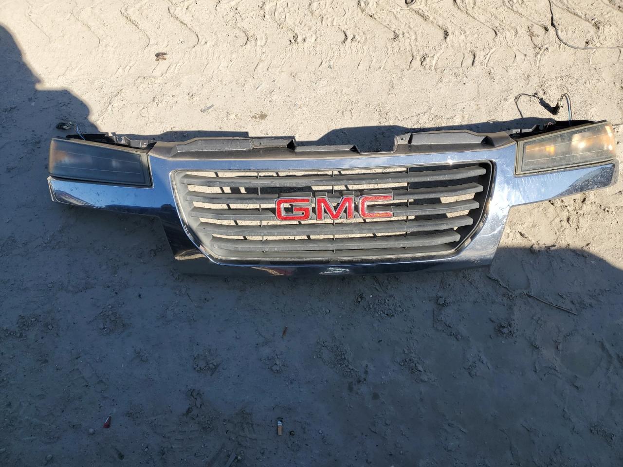 2006 GMC Canyon - Image 12