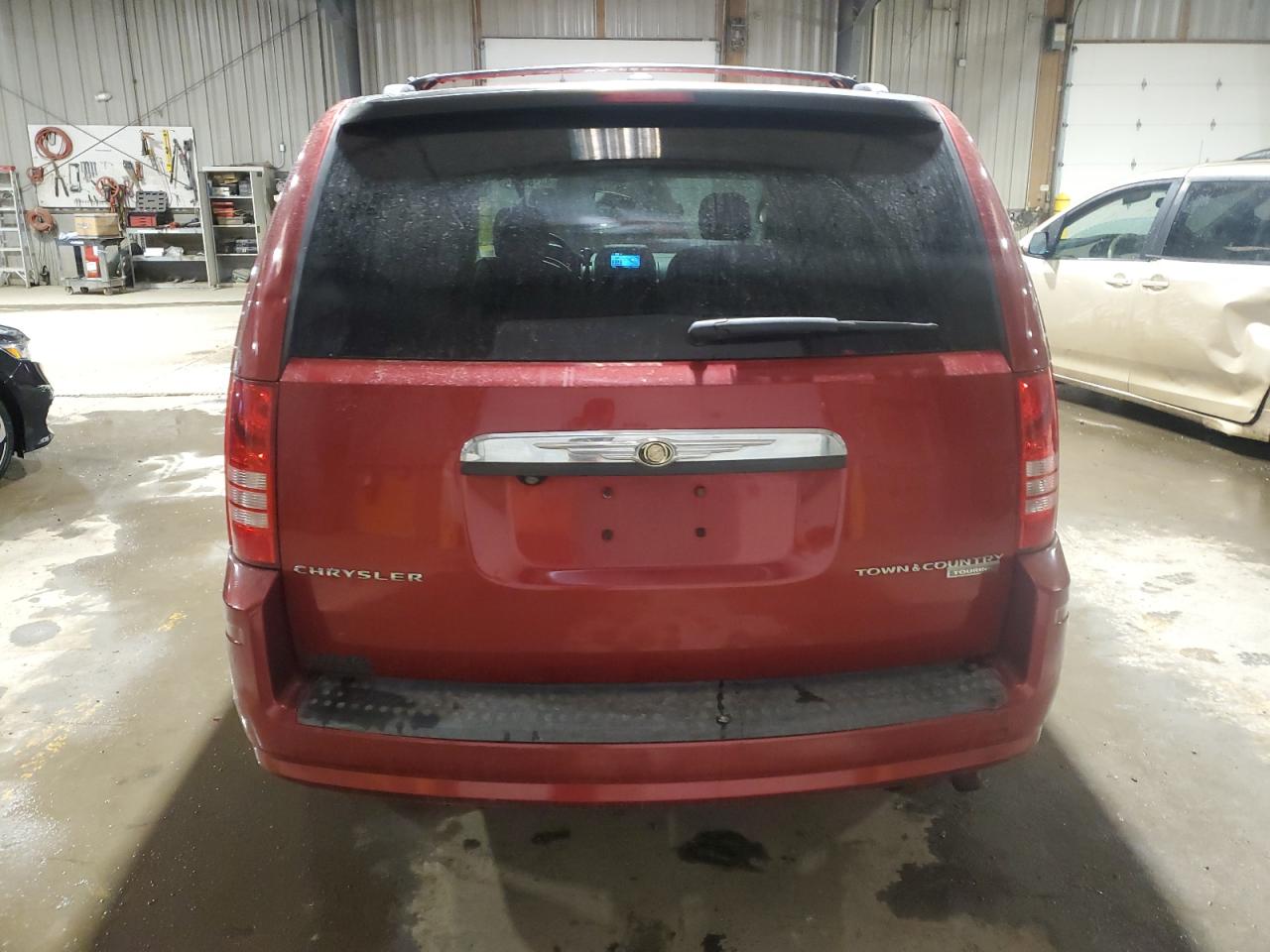 2010 Chrysler Town & Country - Image 6