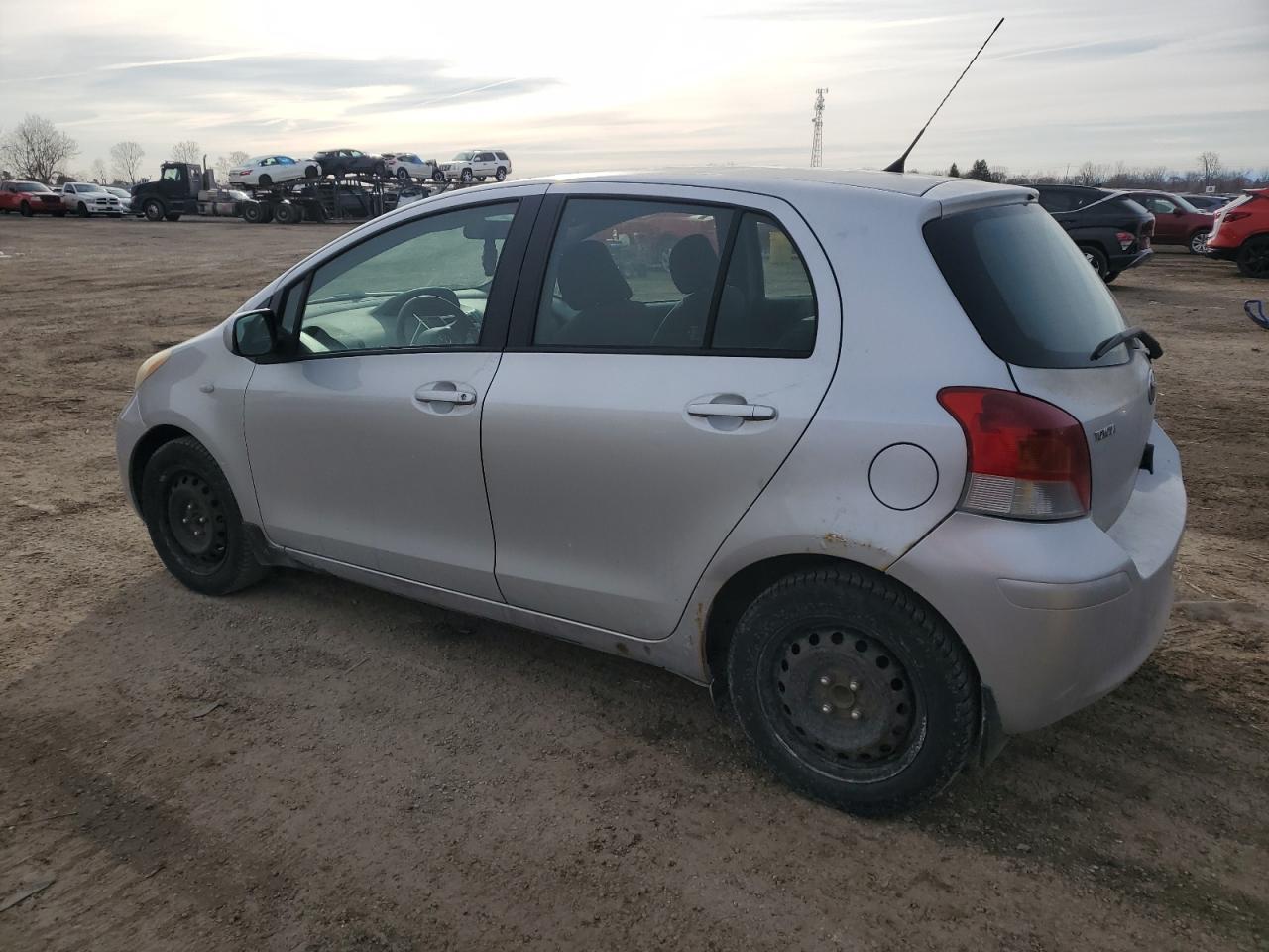 2010 Toyota Yaris - Image 2