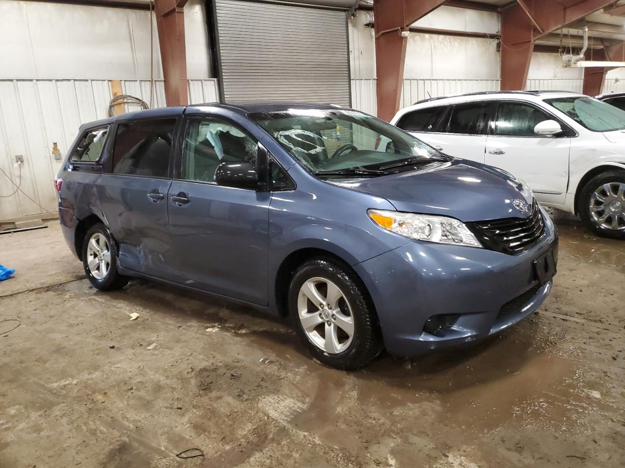2015 Toyota Sienna - Image 4