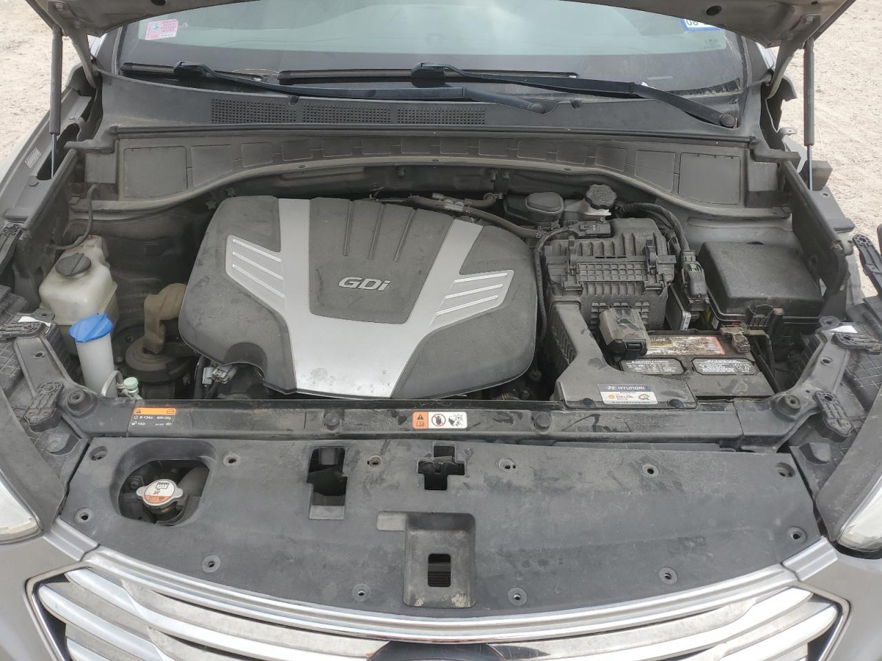 2016 Hyundai Santa Fe - Image 11