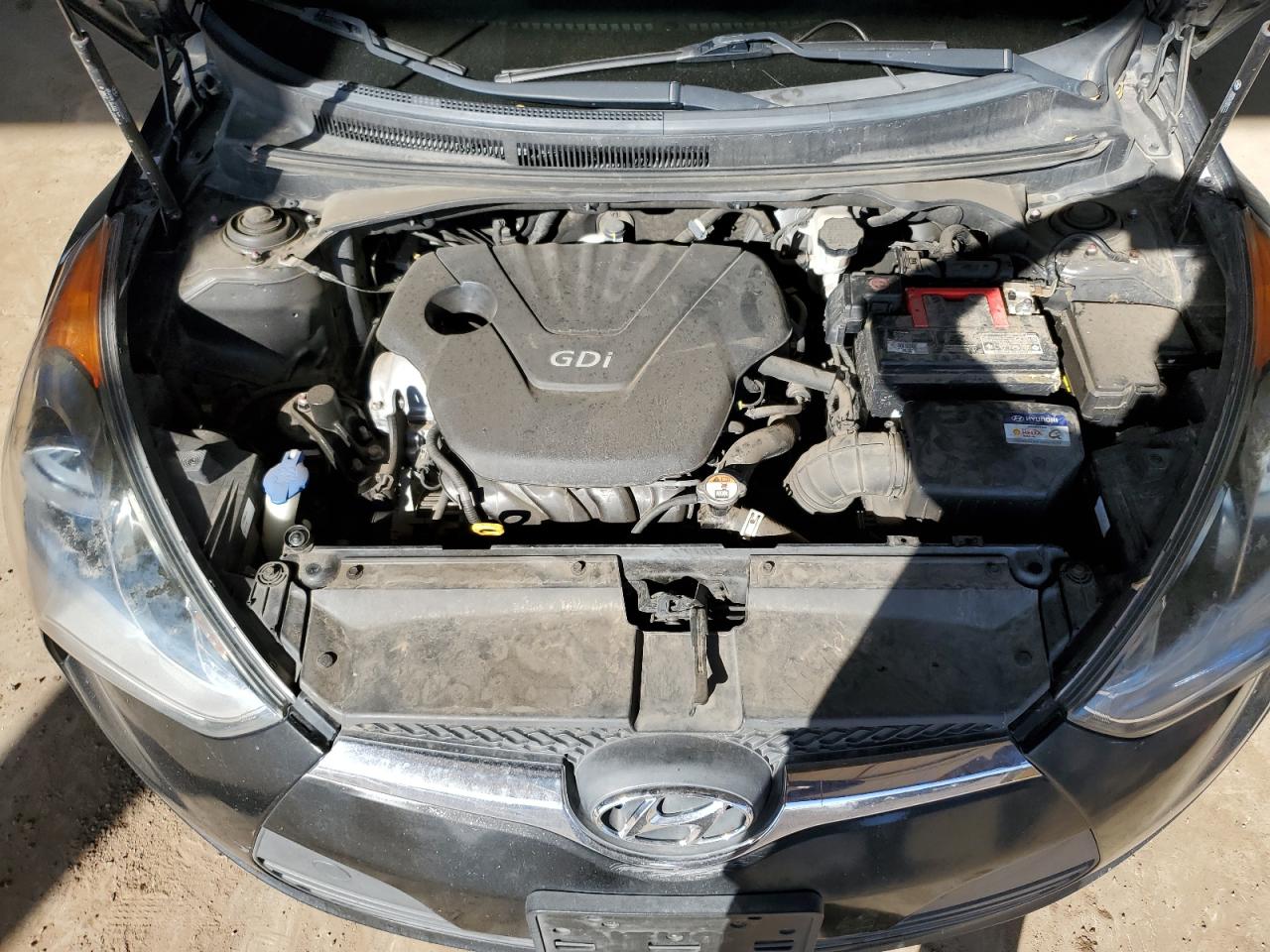 2016 Hyundai Veloster - Image 11