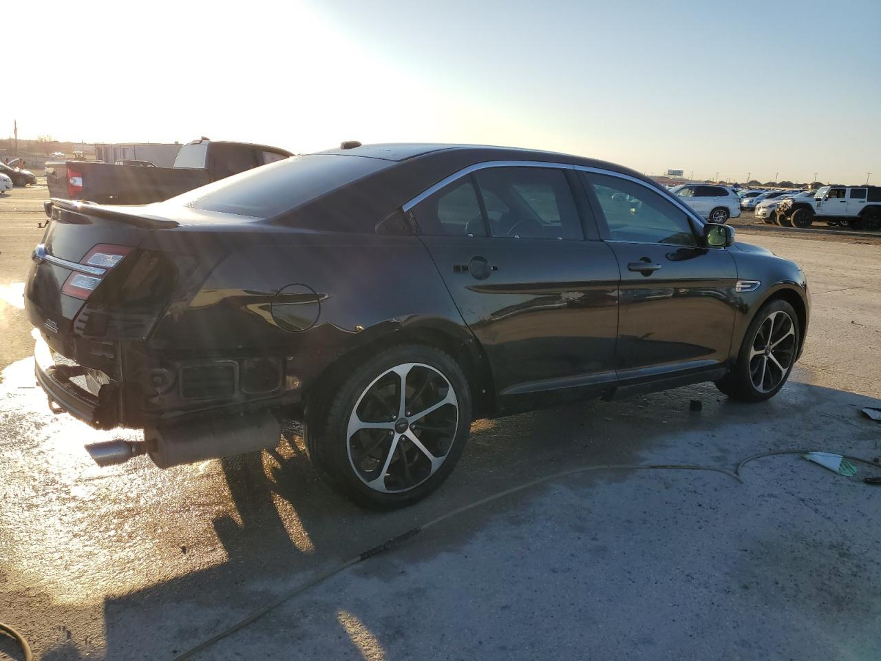2014 Ford Taurus - Image 3