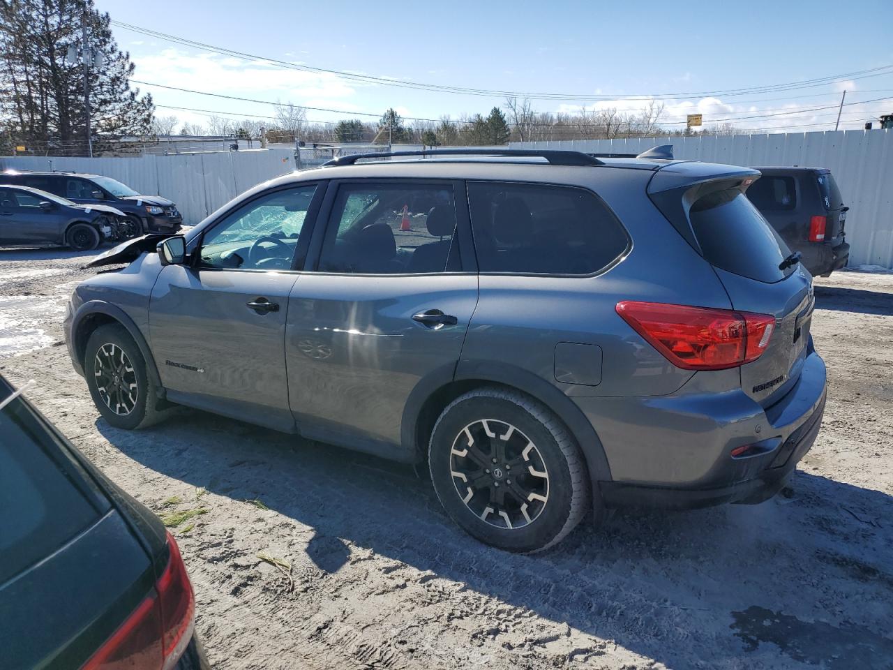 2019 Nissan Pathfinder - Image 2