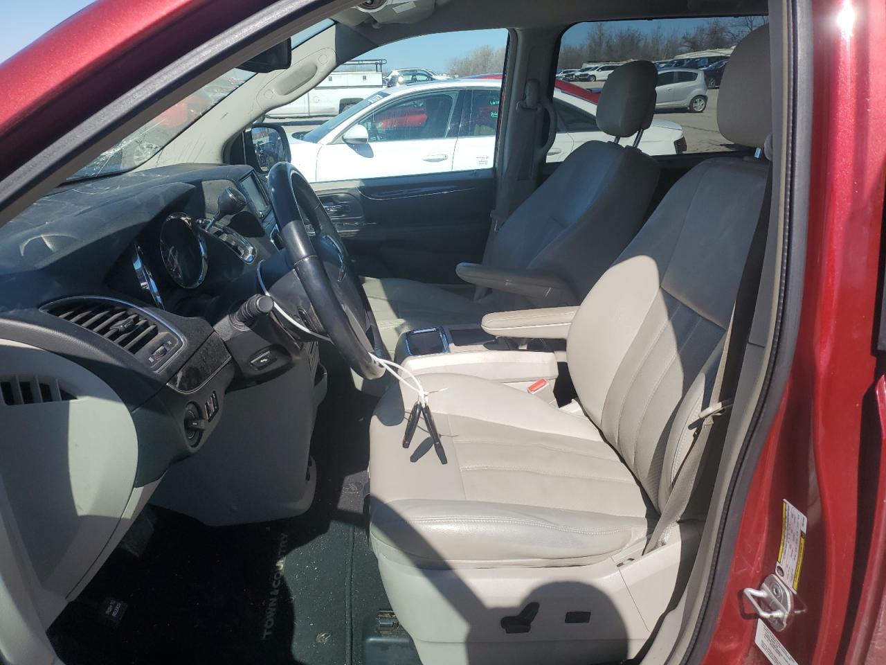 2013 Chrysler Town & Country - Image 7