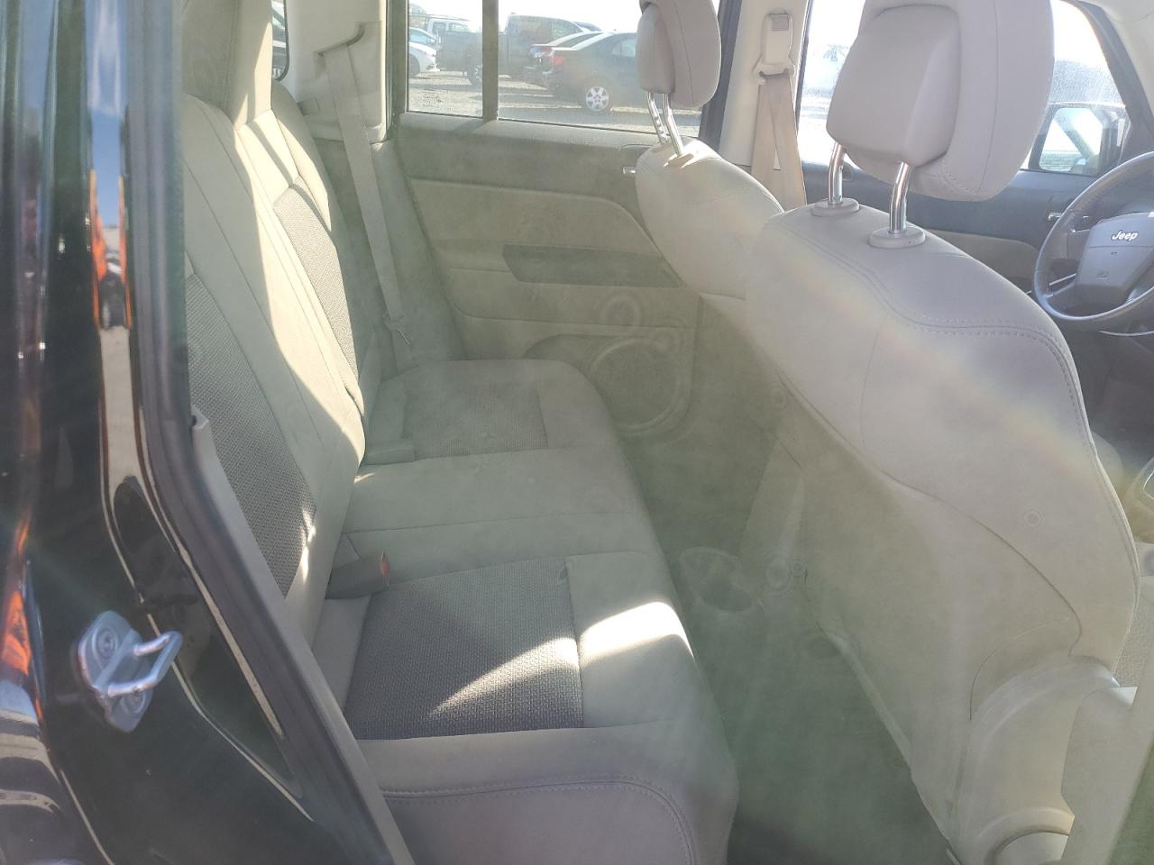 2010 Jeep Liberty (Patriot) - Image 10