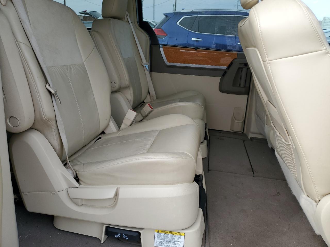 2008 Chrysler Town & Country - Image 11