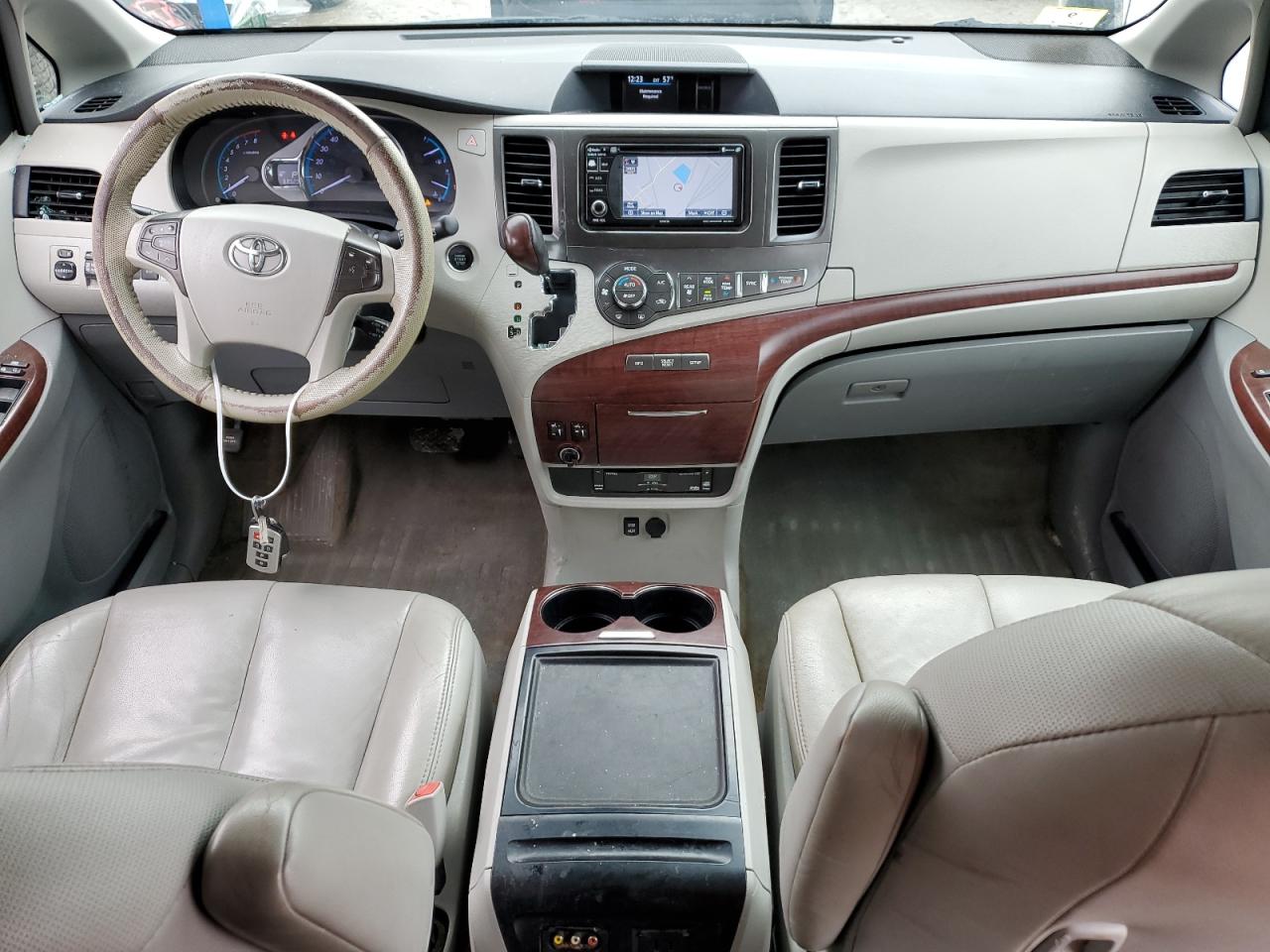 2013 Toyota Sienna - Image 8