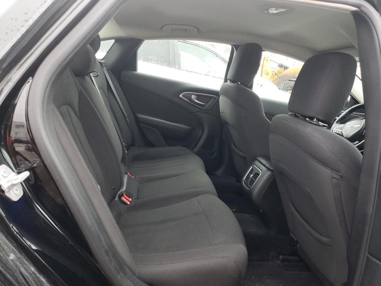 2015 Chrysler 200 - Image 10