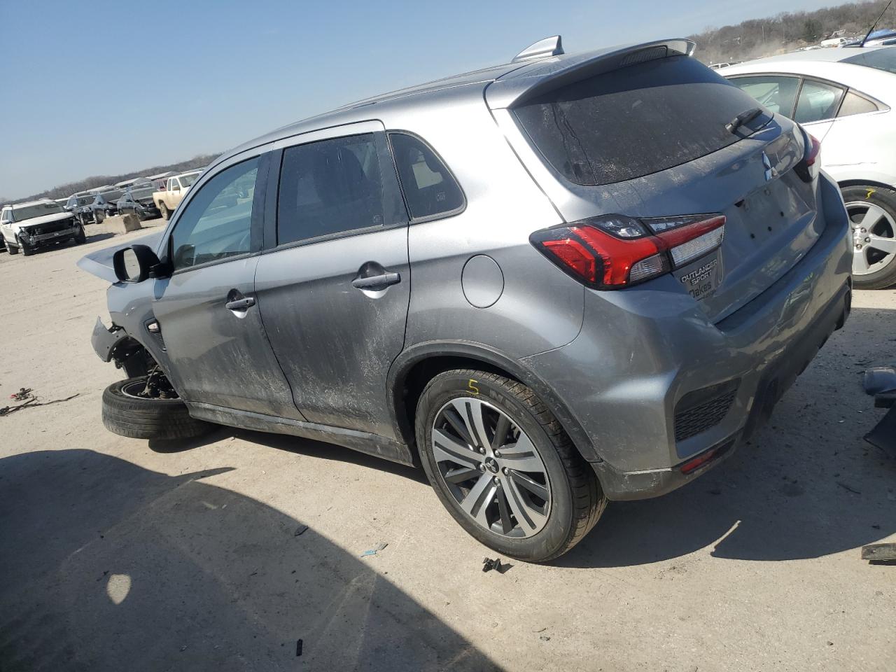 2021 Mitsubishi Outlander - Image 2