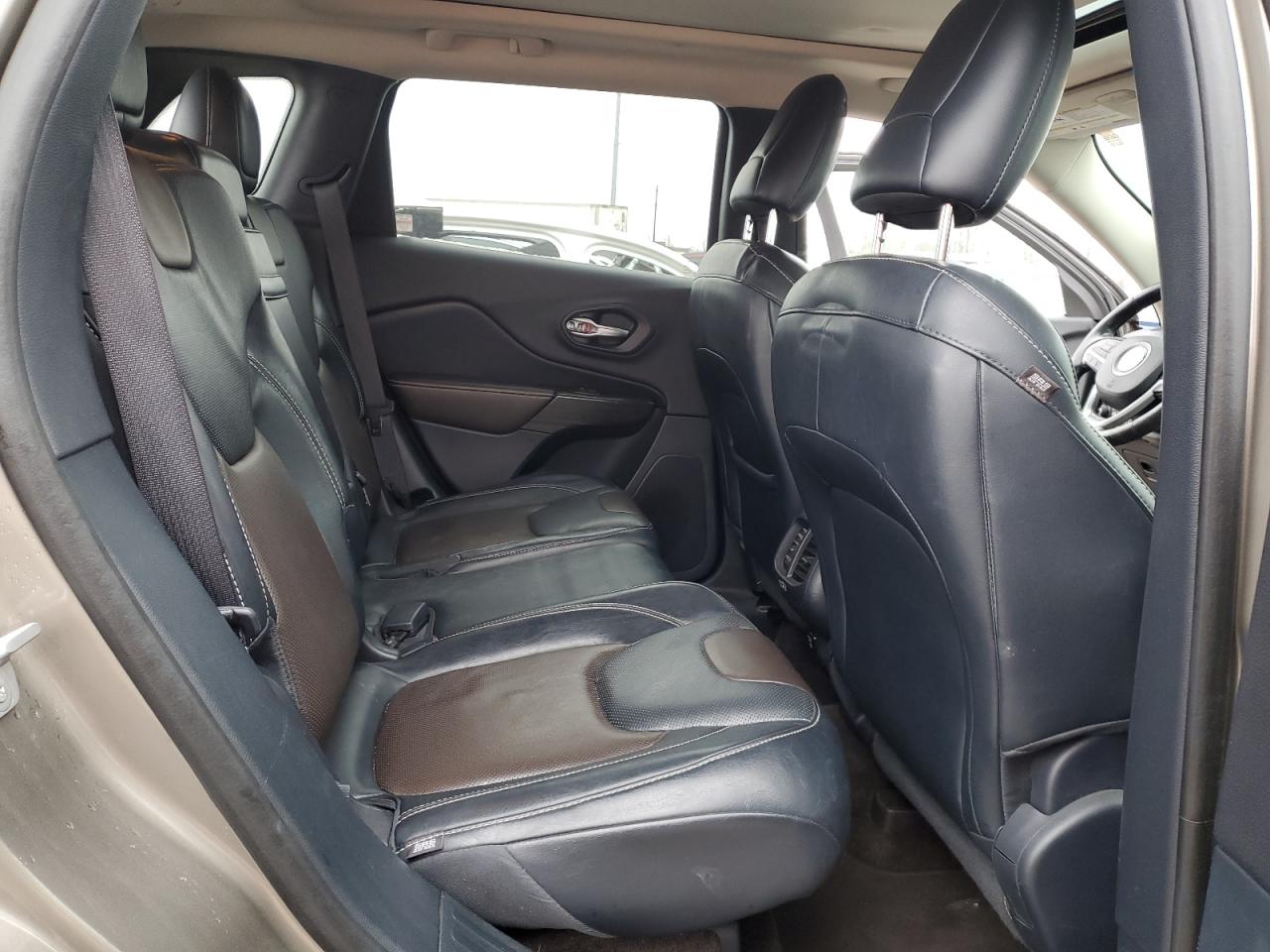 2016 Jeep Grand Cherokee - Image 11