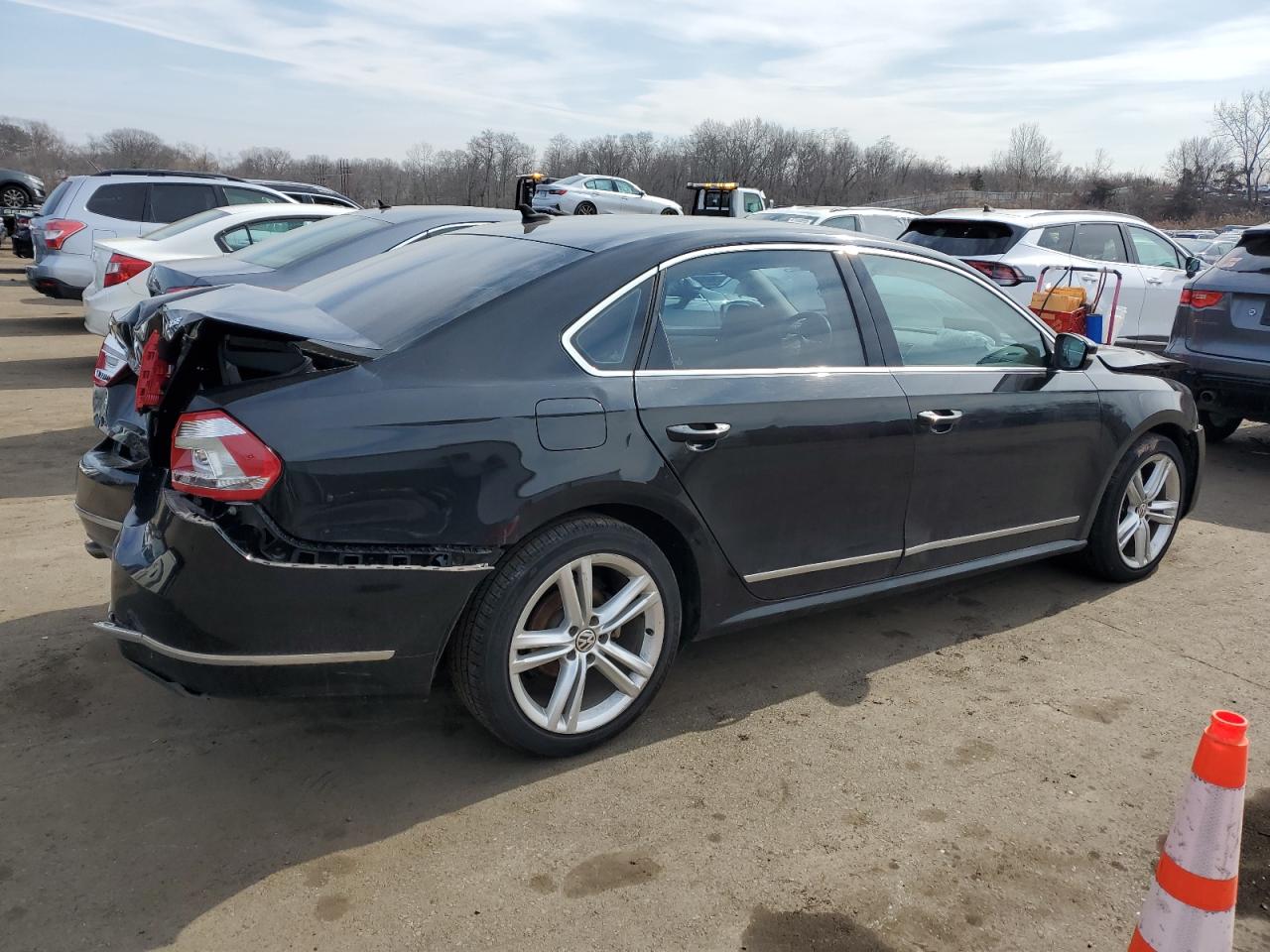 2015 Volkswagen Passat - Image 3