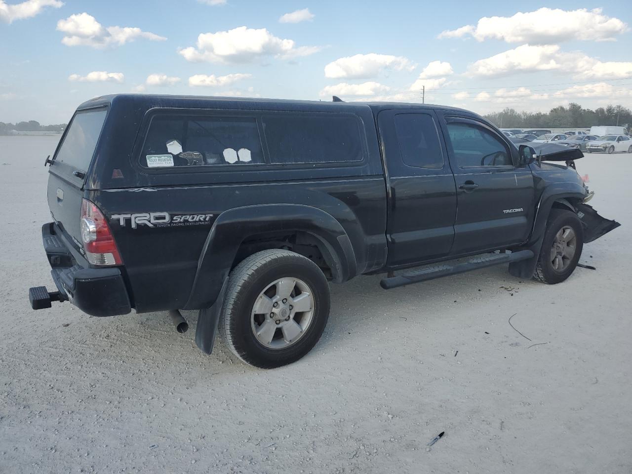 2015 Toyota Tacoma - Image 3