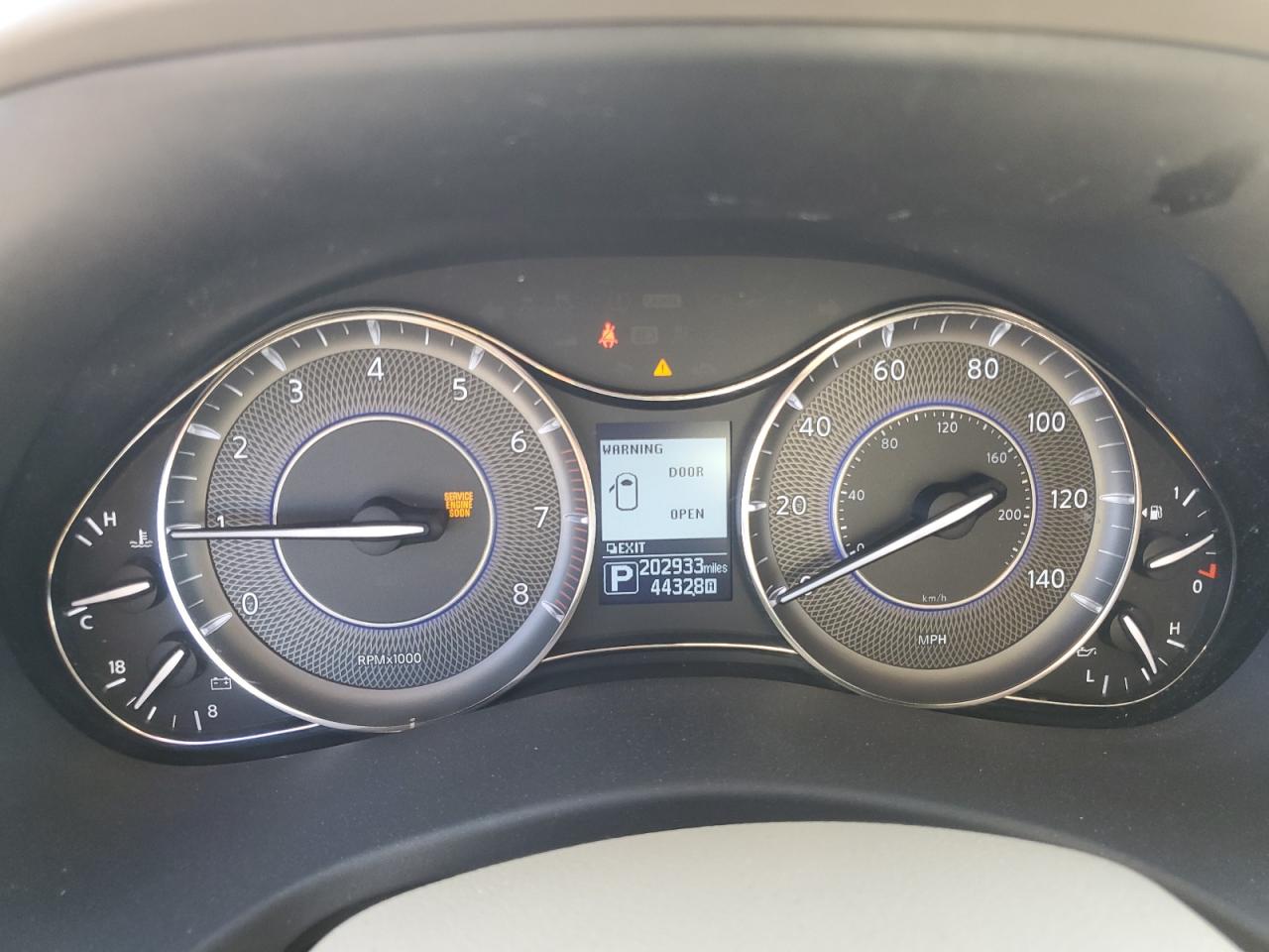 2014 Infiniti QX80 - Image 9