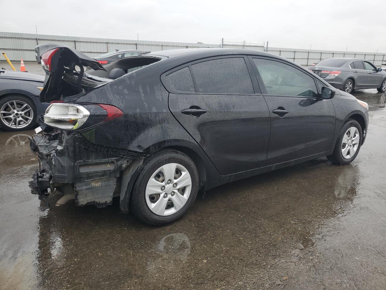 2017 Kia Forte - Image 3