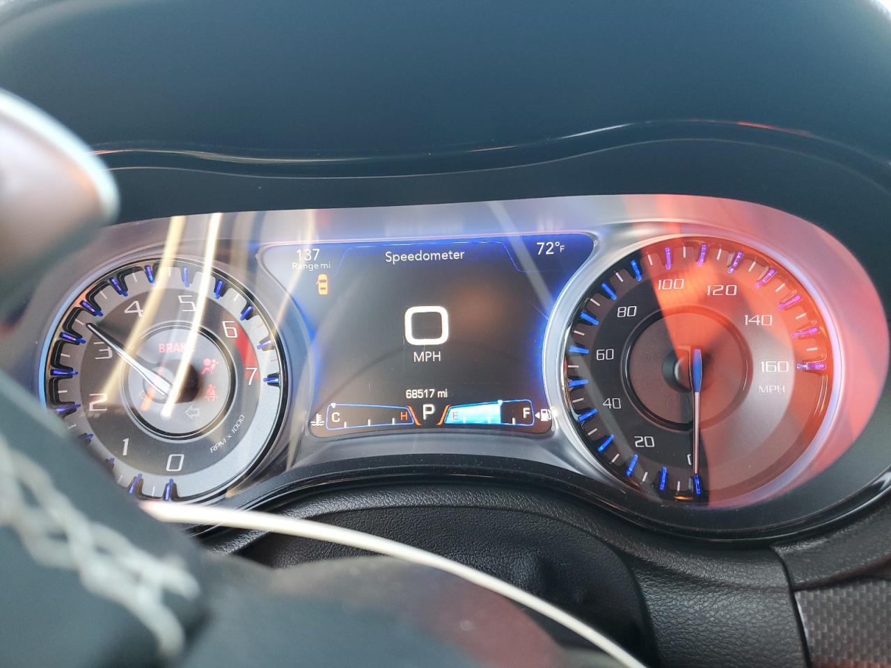 2015 Chrysler 300 - Image 9