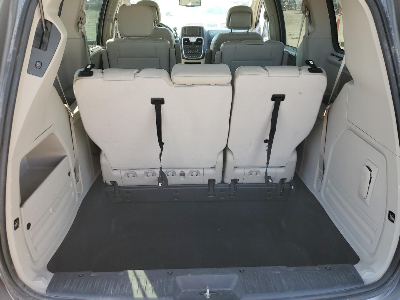 2013 Chrysler Town & Country - Image 6