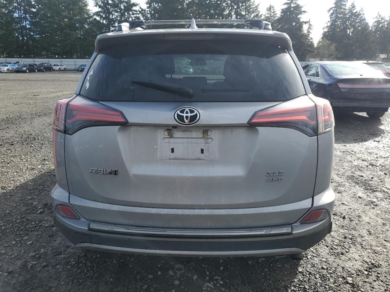2018 Toyota RAV 4 - Image 6