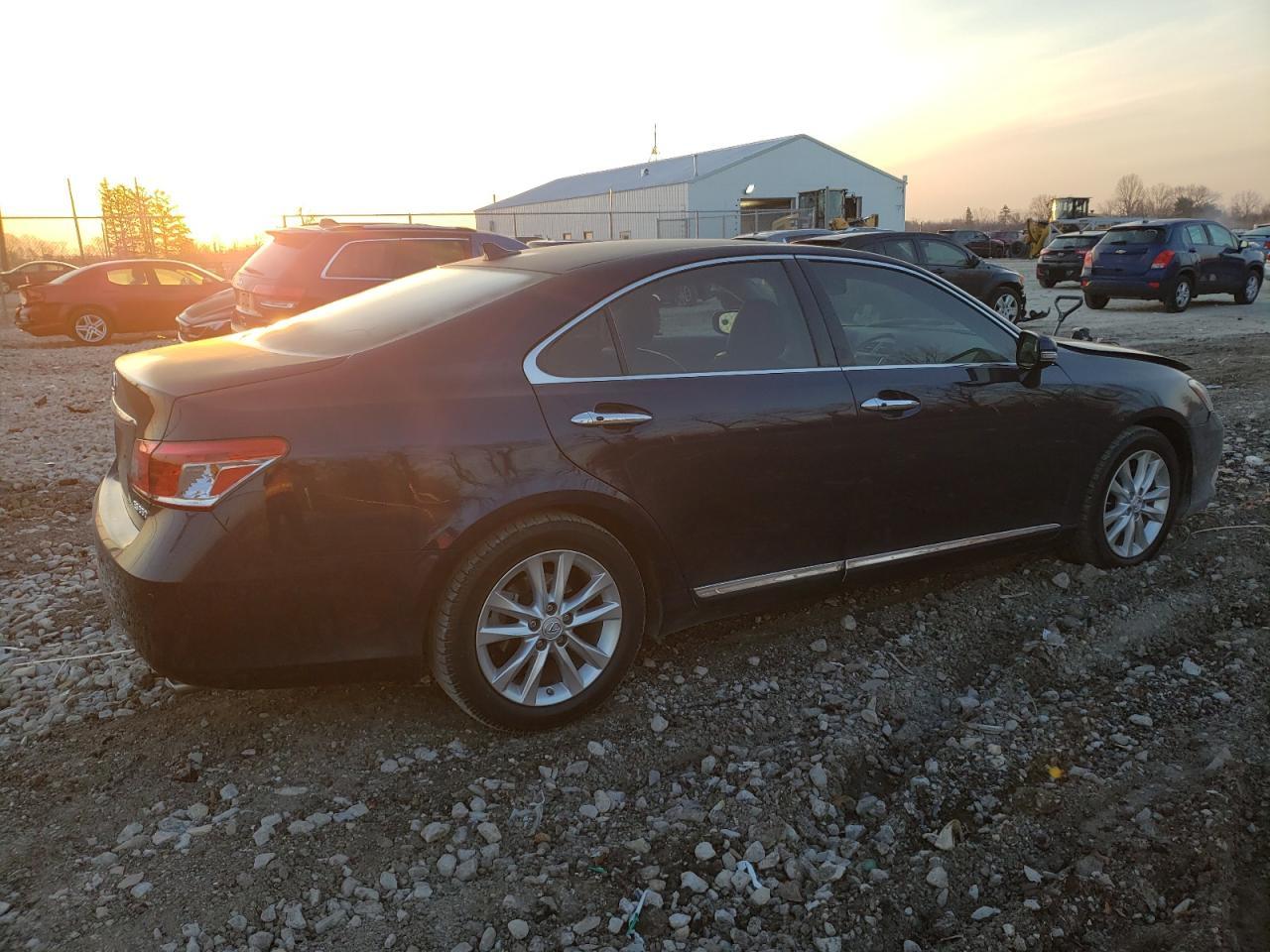 2011 Lexus ES - Image 3