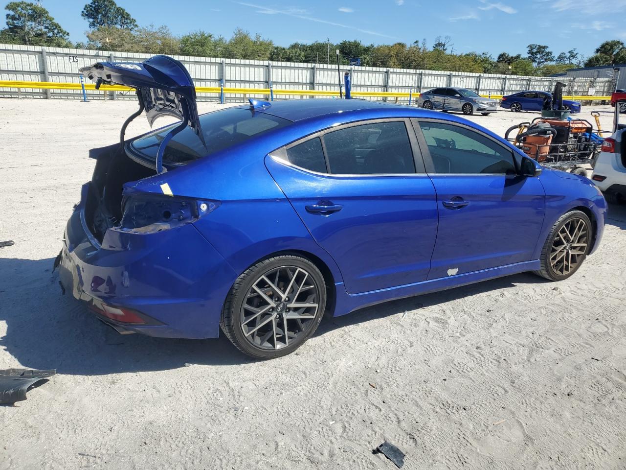 2020 Hyundai Elantra - Image 3