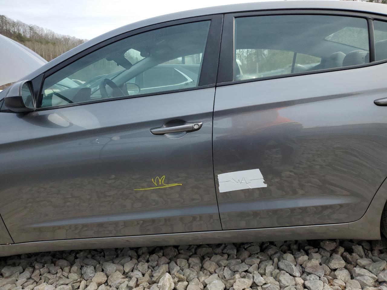 2019 Hyundai Elantra - Image 13