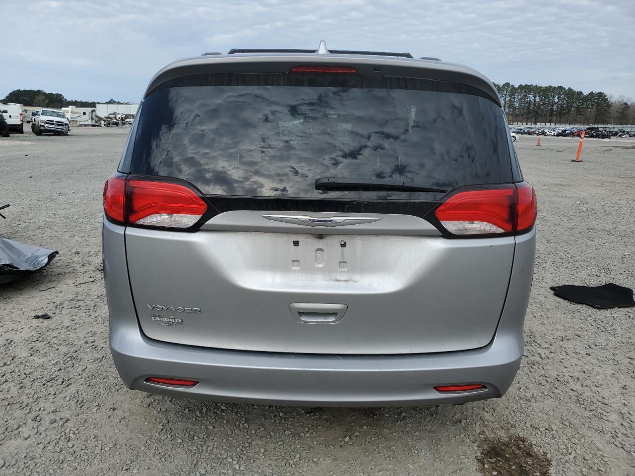 2020 Chrysler Voyager - Image 6
