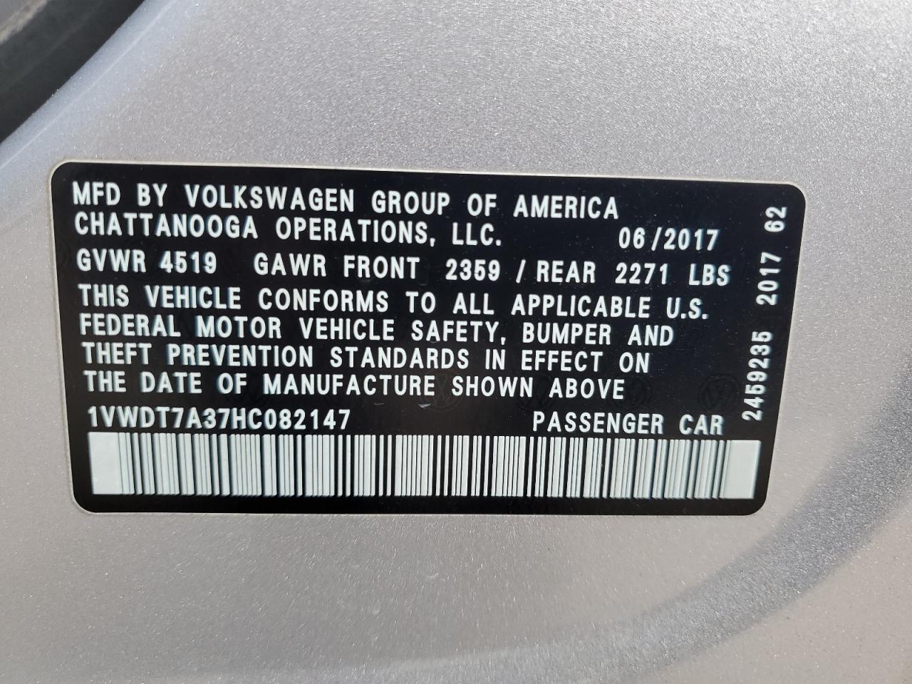 2017 Volkswagen Passat - Image 14