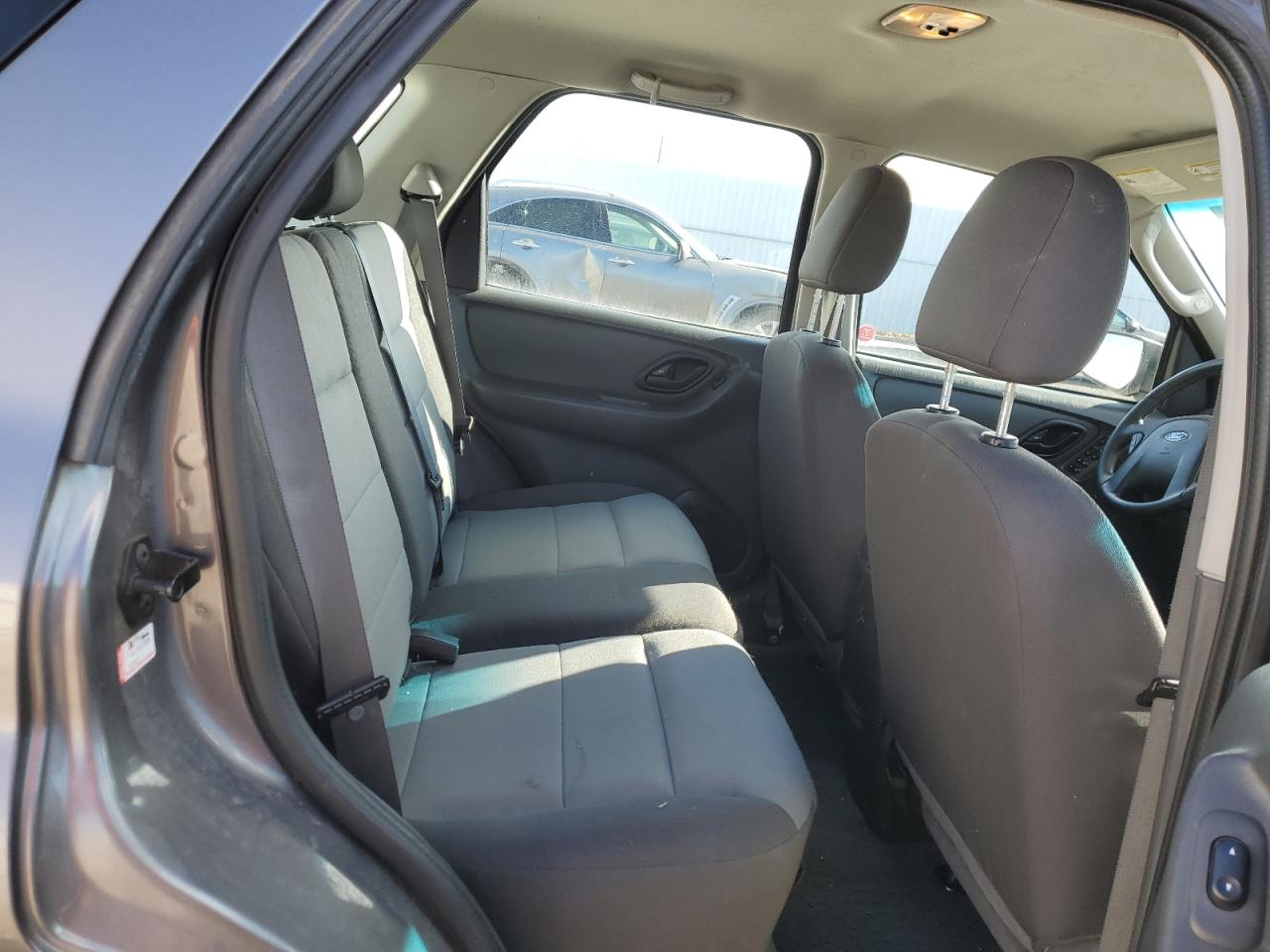 2006 Ford Escape - Image 11