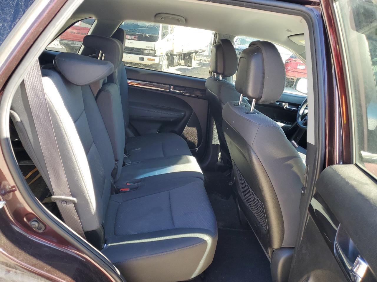 2012 Kia Sorento - Image 11