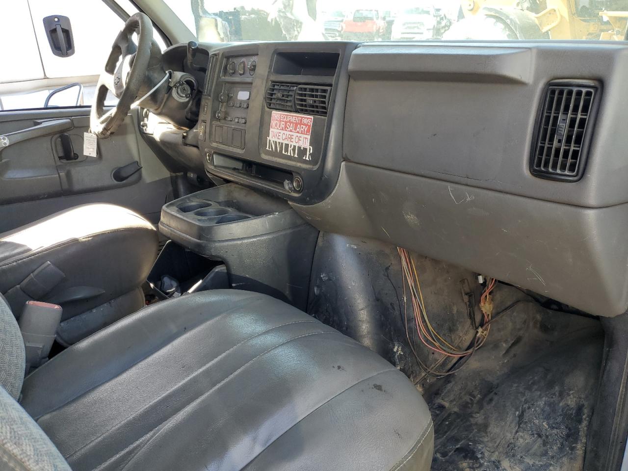 2005 Chevrolet Express - Image 8