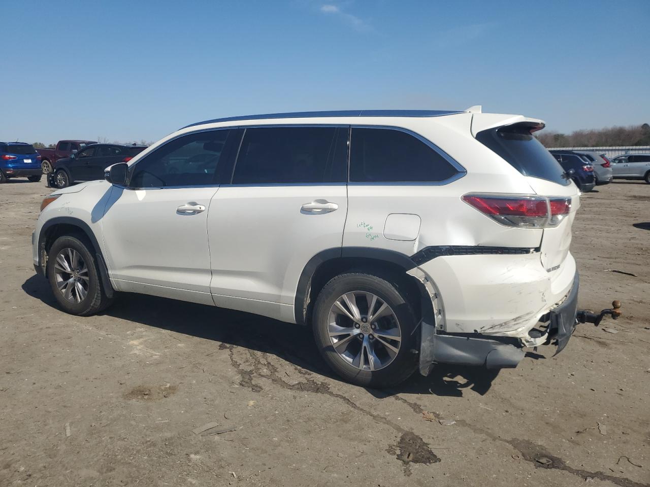 2015 Toyota Highlander - Image 2