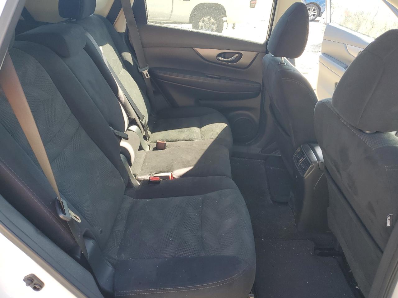 2015 Nissan Rogue - Image 11